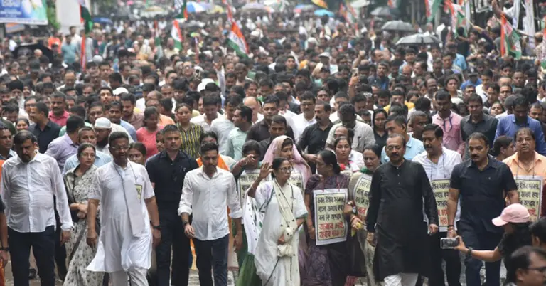 বিক্ষোভ মিছিলে পশ্চিমবঙ্গের মুখ্যমন্ত্রী মমতা বন্দ্যোপাধ্যায়